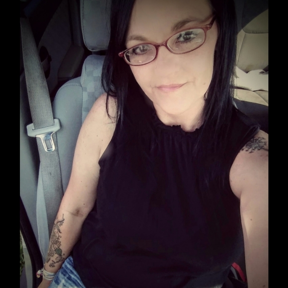 Meet your Posher, Jessica - Picture 2 of 2